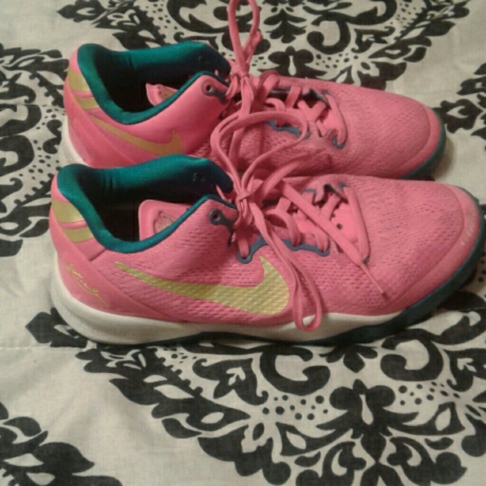 Girls nike pink and yellow tennis shoes size 4.5